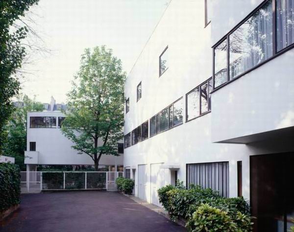 在勒·柯布西耶的建筑与色彩中，住着一位孤独的巨人