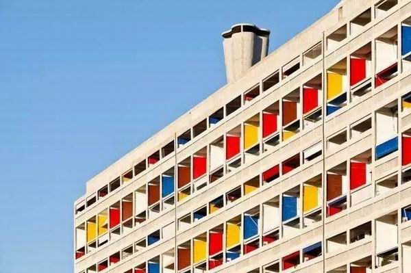 在勒·柯布西耶的建筑与色彩中，住着一位孤独的巨人